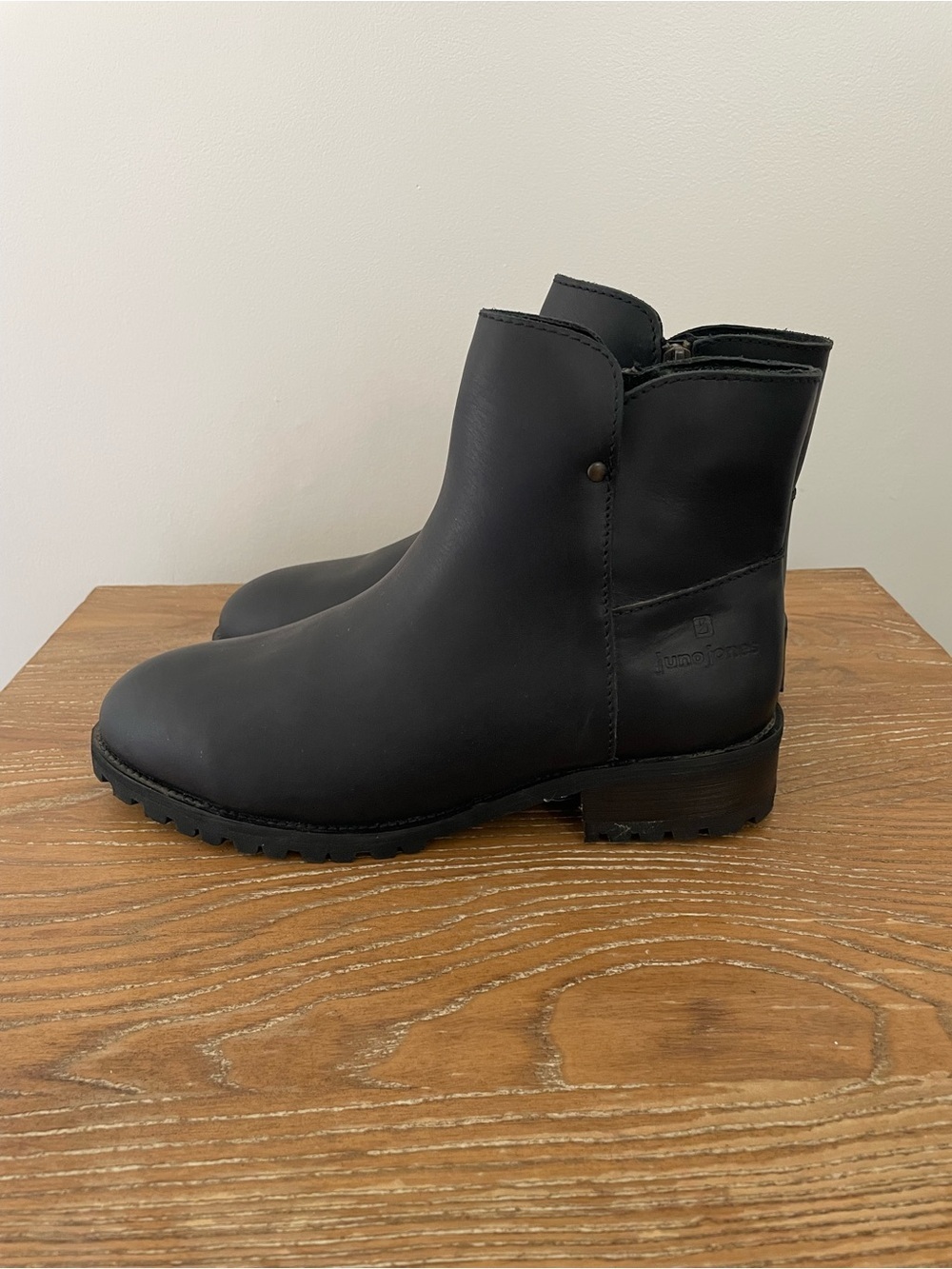 Juno Jones Women’s Meti Steel Toe Modern Leather Ankle Boots in Raven Black